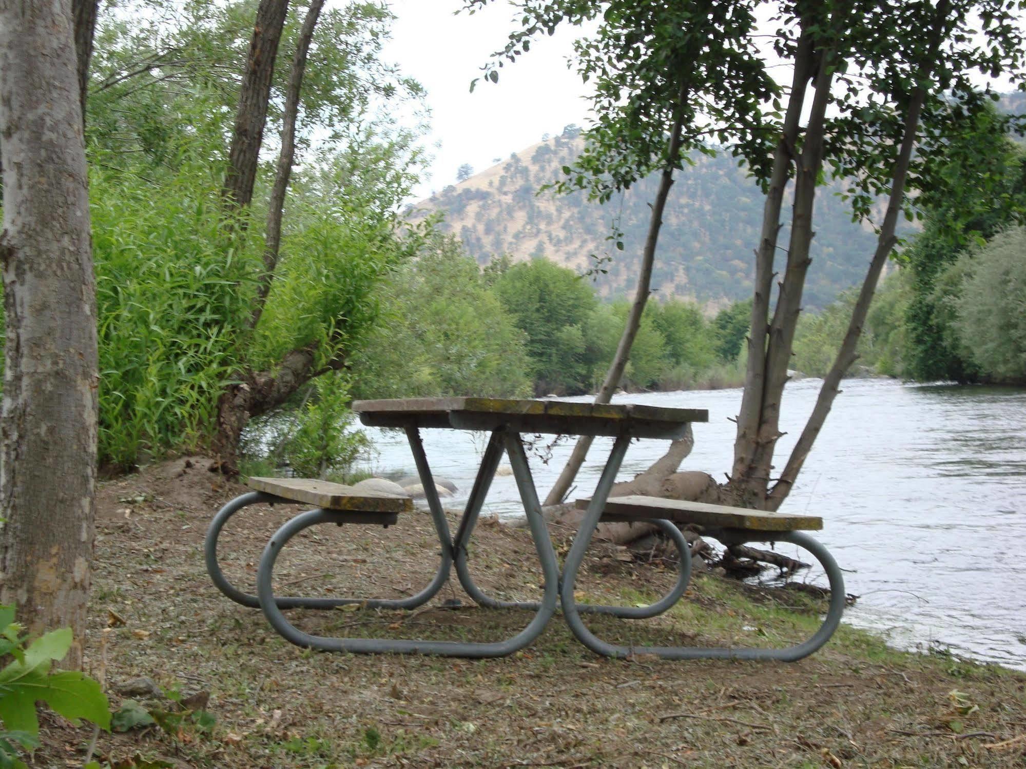 Sequoia Riverfront Cabins Three Rivers Kültér fotó